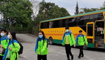 【陪你上學2】不只是校車司機