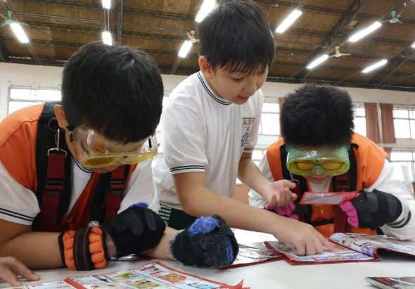 /media/original_images/2021_XiaoKouChangKaiLeiJiAi_text03.jpg