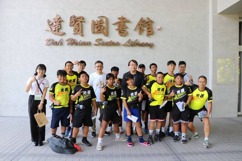 直排輪路溜挑戰400公里 政大助臺東屏東小學生達陣